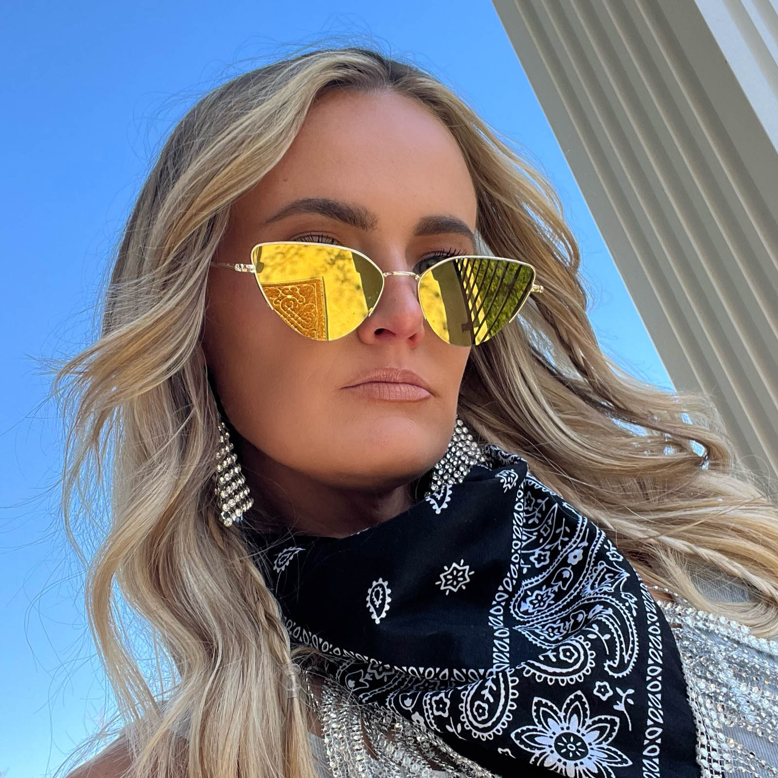 customer content- shannon___leigh wearing fairfax in gold with gold mirror sunglasses 
