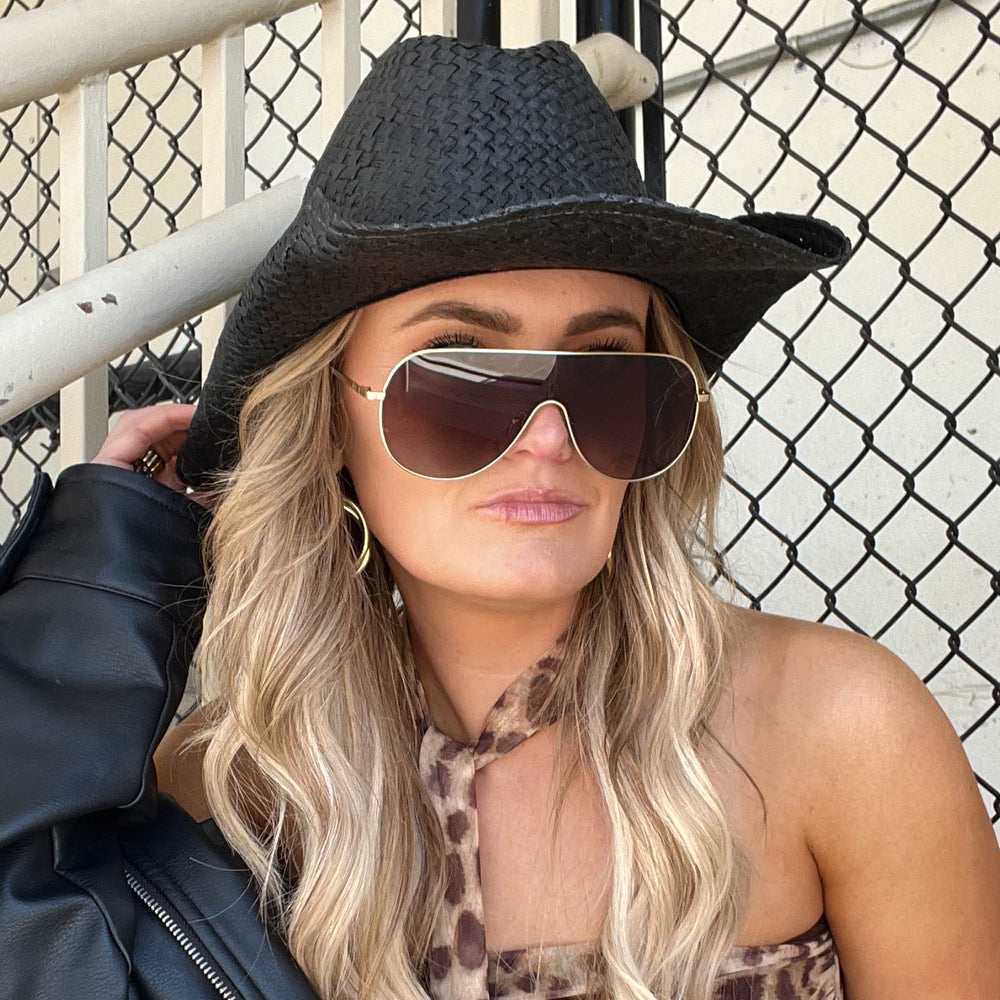 customer content - shannon___leigh wearing dime optics tarzana in brushed gold frame and brown gradient lenses