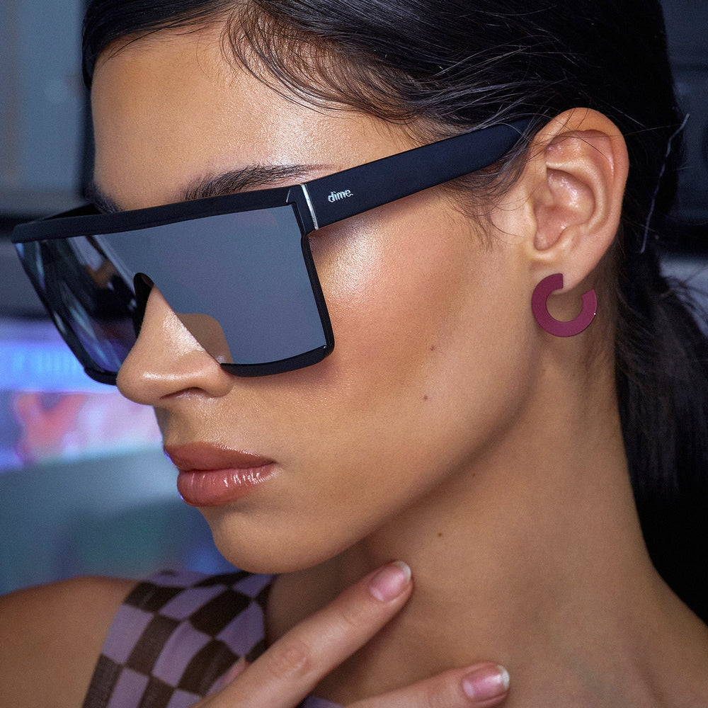 model wearing unlocked matte black + grey mirror